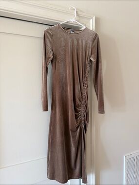 Old Navy Taupe Velvet Long Sleeve Ruched Midi Dress